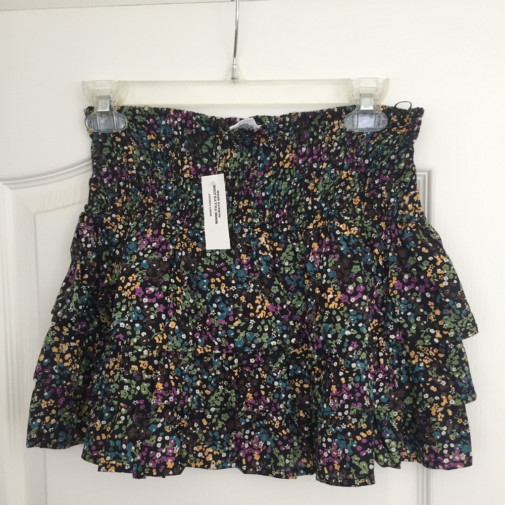 BRAND NEW high waisted floral skirt w/ ruffles